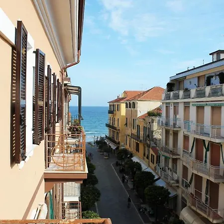 Residenza Nam Vakantiehuis Alassio